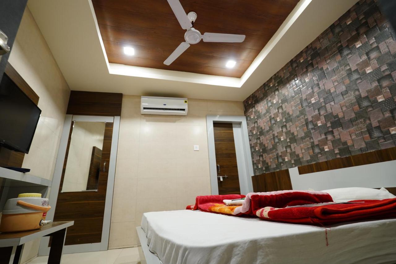 Hotel New Sundaram 150 Mtrs From Dargah Adžmér Exteriér fotografie