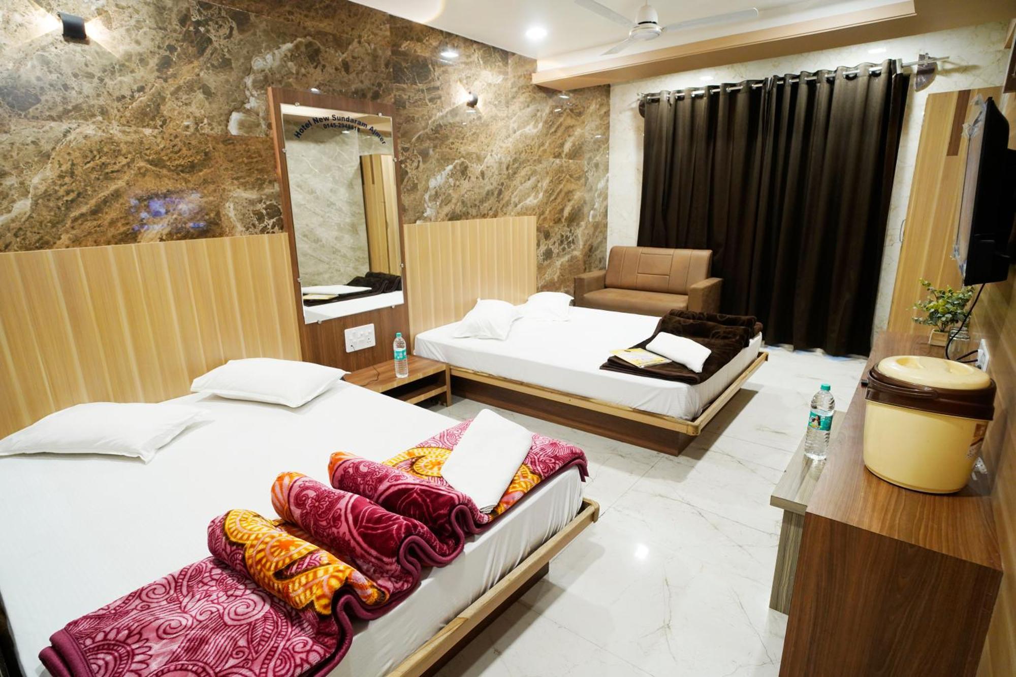 Hotel New Sundaram 150 Mtrs From Dargah Adžmér Exteriér fotografie