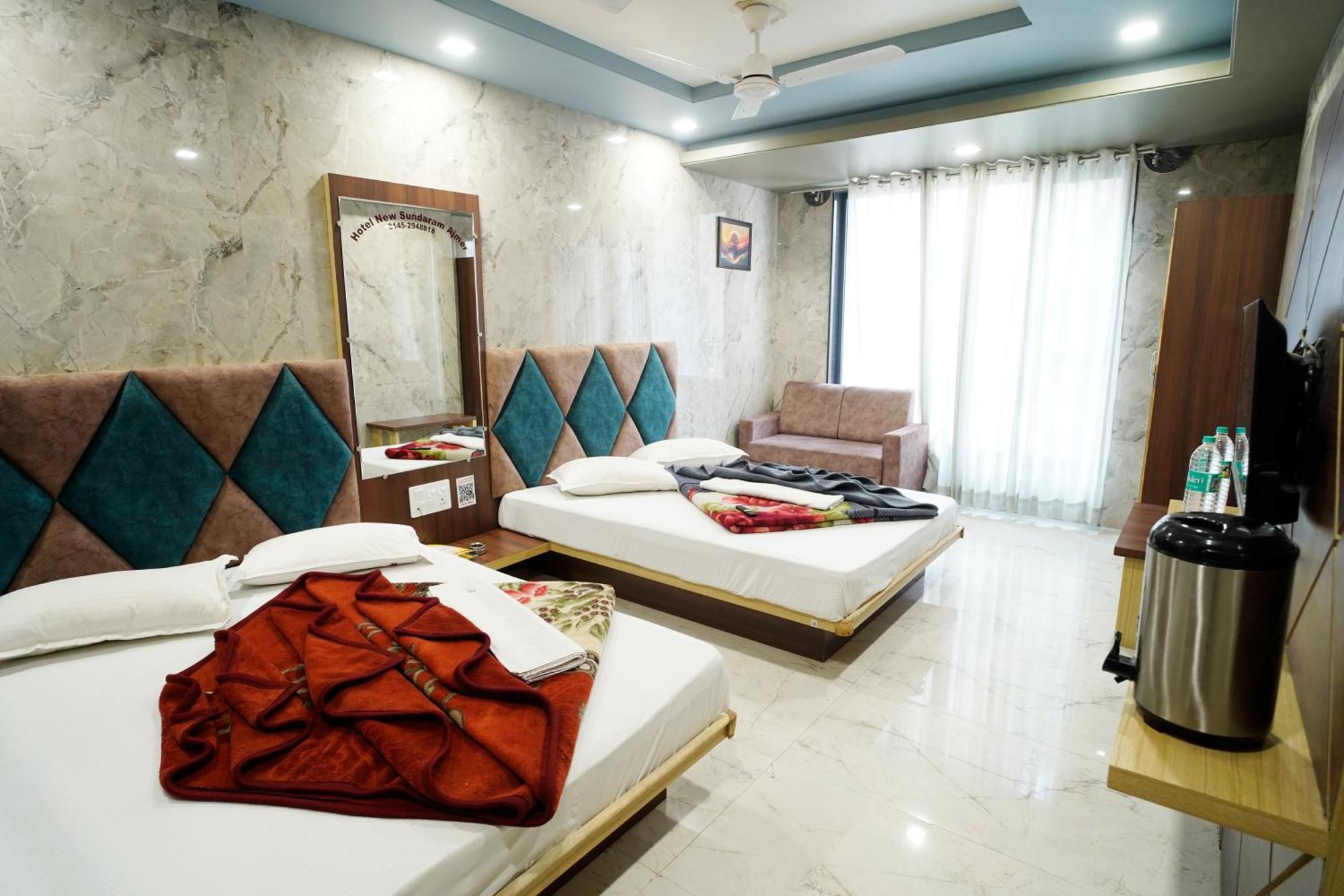 Hotel New Sundaram 150 Mtrs From Dargah Adžmér Exteriér fotografie