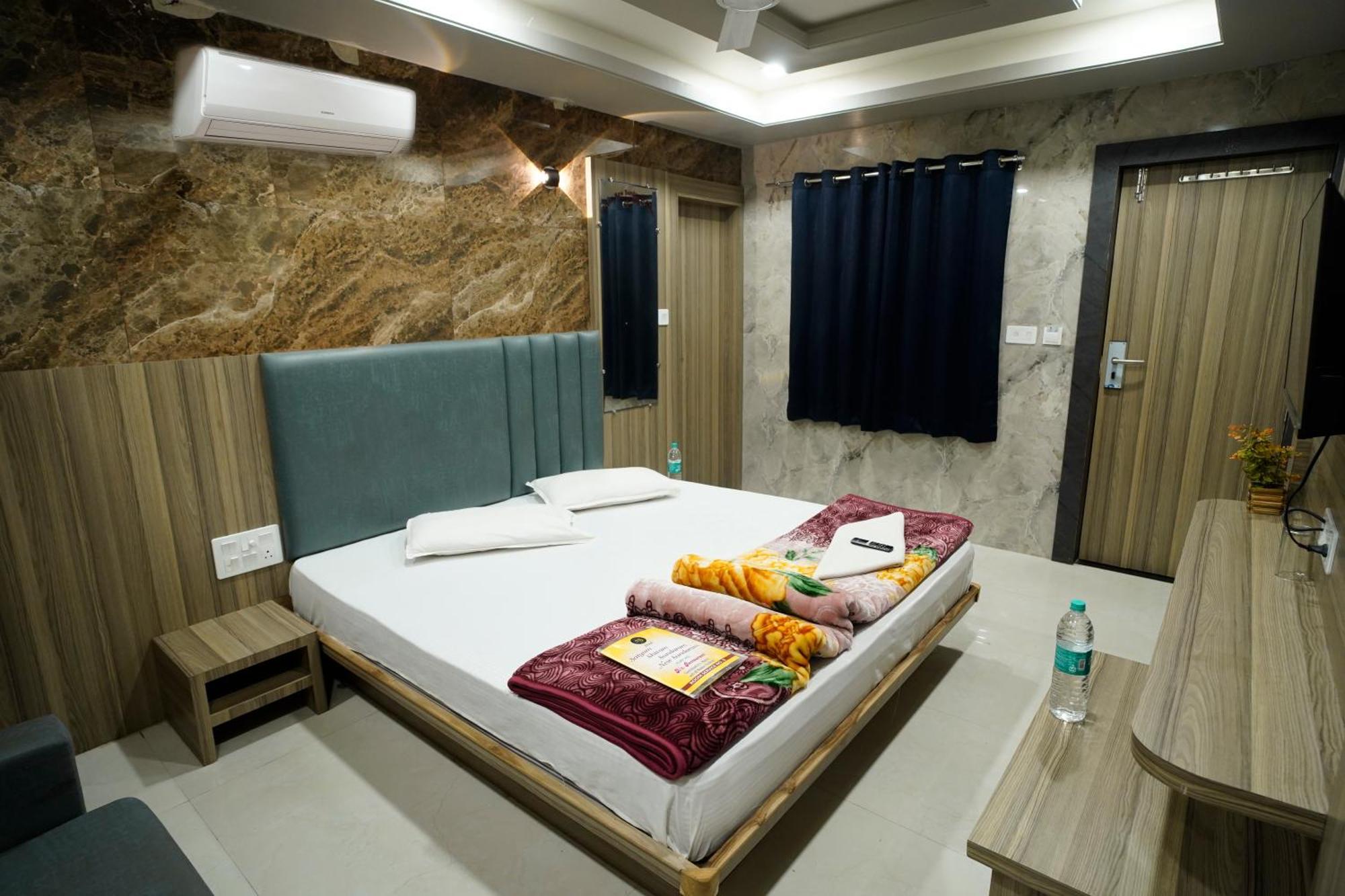 Hotel New Sundaram 150 Mtrs From Dargah Adžmér Exteriér fotografie