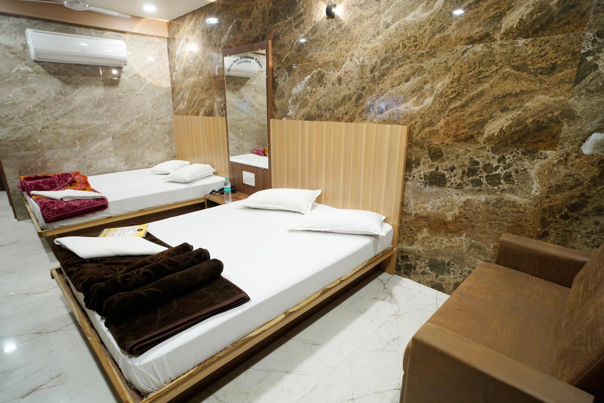 Hotel New Sundaram 150 Mtrs From Dargah Adžmér Exteriér fotografie