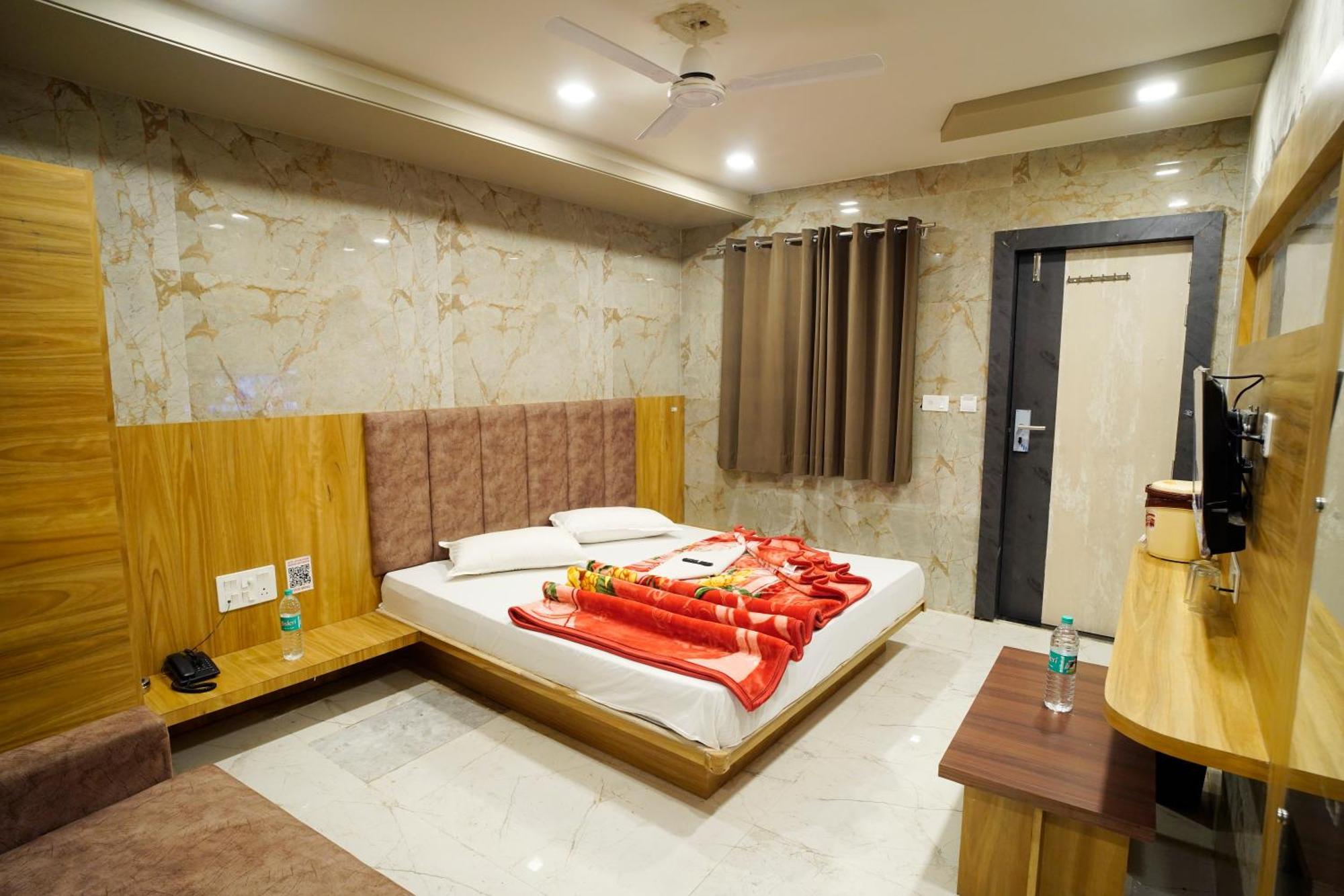 Hotel New Sundaram 150 Mtrs From Dargah Adžmér Exteriér fotografie