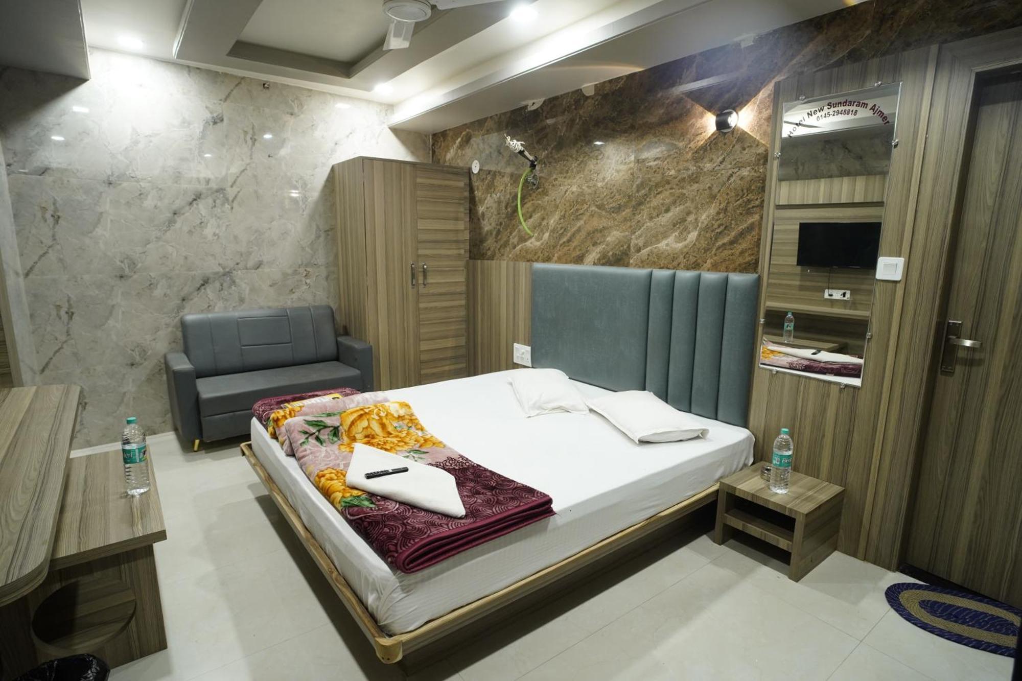 Hotel New Sundaram 150 Mtrs From Dargah Adžmér Exteriér fotografie